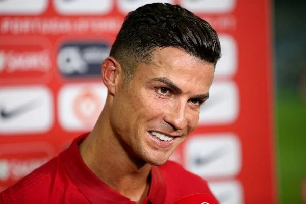 Nem com salário de R$ 34 mil Cristiano Ronaldo acha chef de cozinha. Saiba o porquê.   