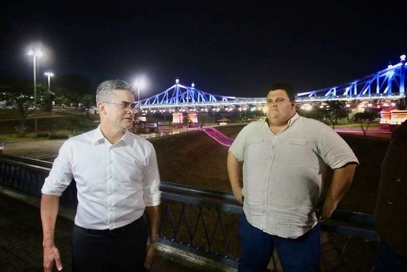 Prefeito David Almeida vistoria nova iluminação especial da ponte Benjamin Constant