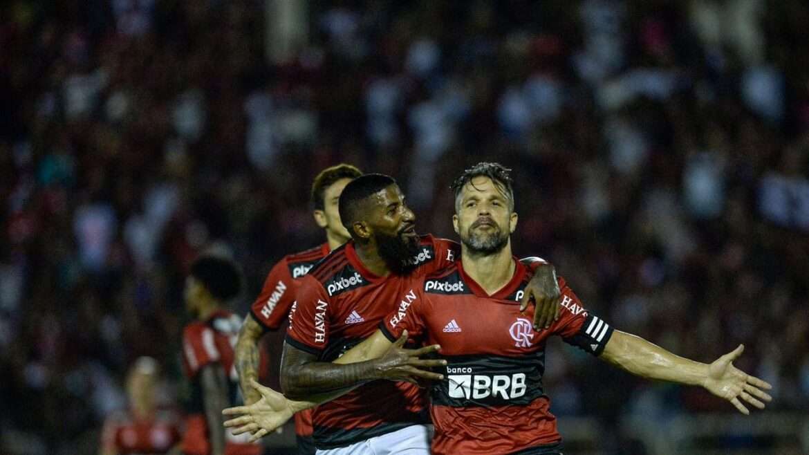 Jogadores do Flamengo chegam em Manaus para jogo contra o Amazonas FC