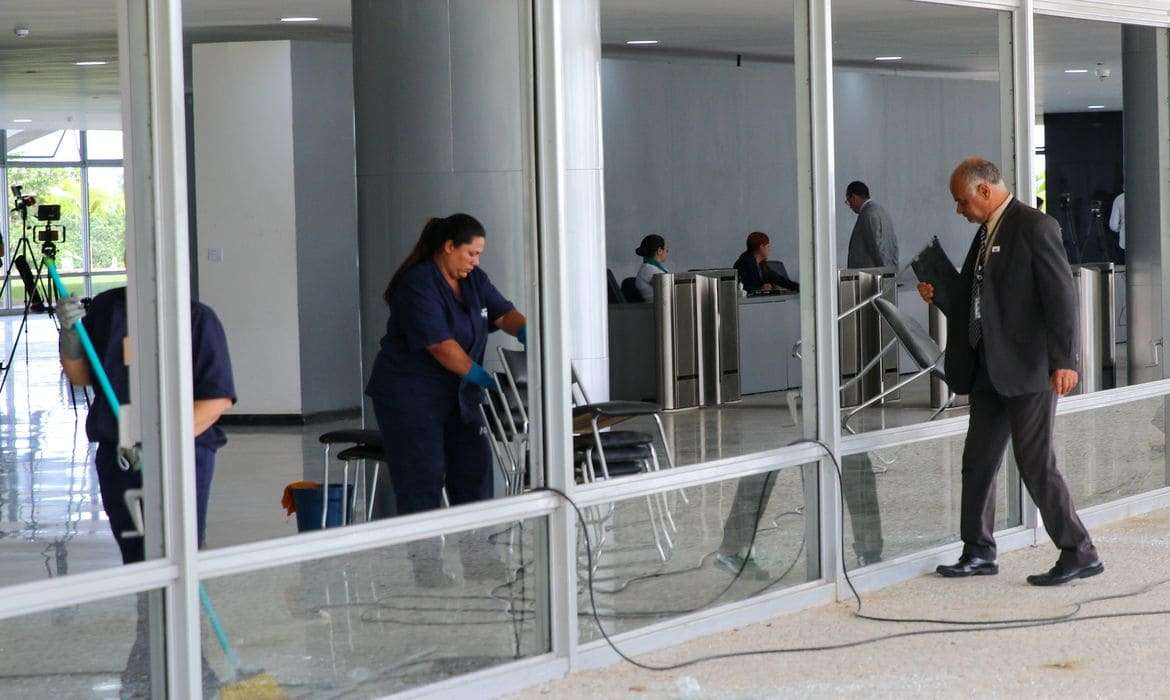 Primeira-dama Janja mostra recuperação do Planalto após atos terroristas