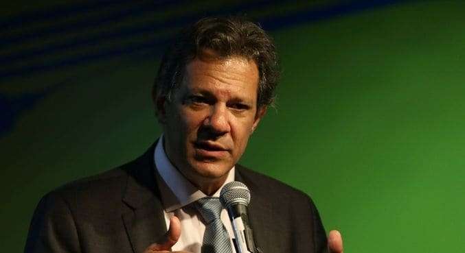 Haddad fica irritado com perguntas e nega existência de proposta para moeda única no Mercosul