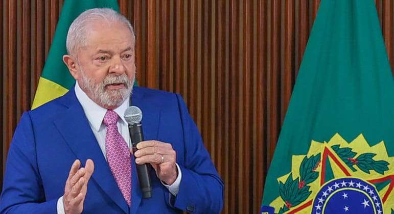 Após invasões, Lula decreta intervenção federal no Governo do Distrito Federal