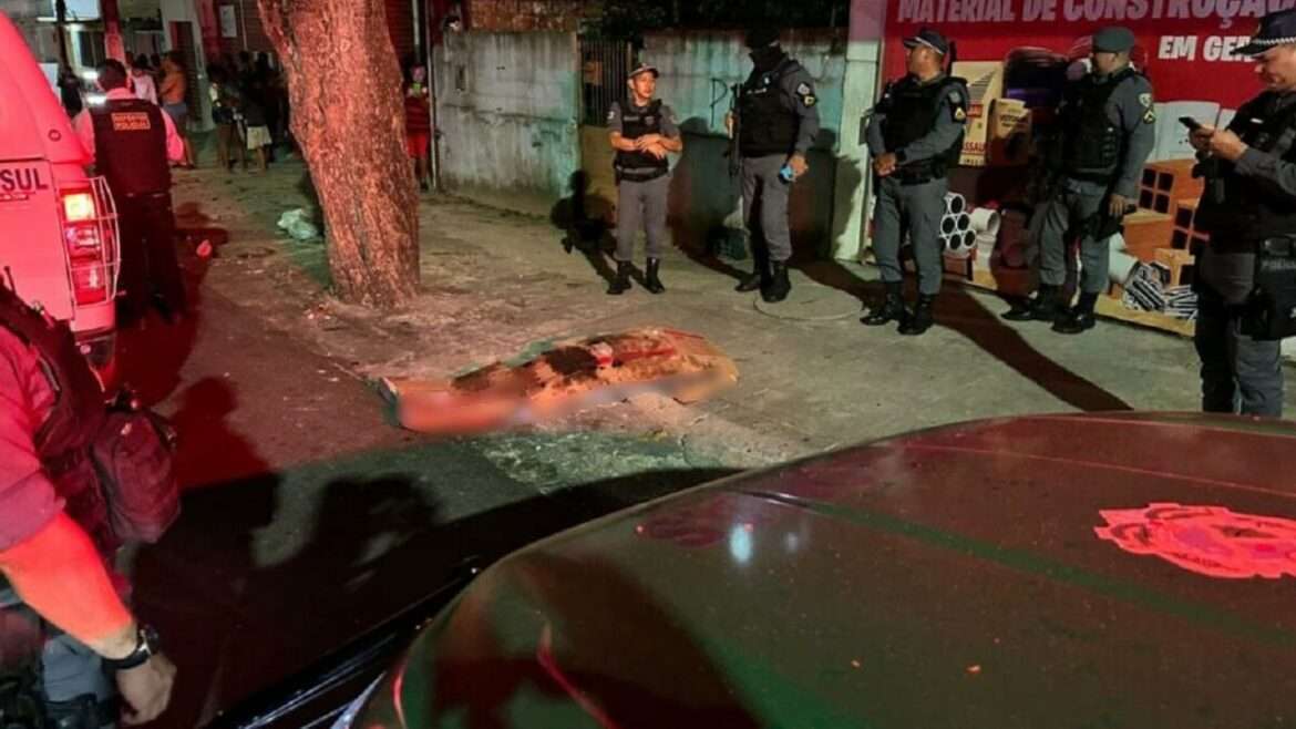 Homem é assassinado com mais de 10 tiros no centro de Manaus