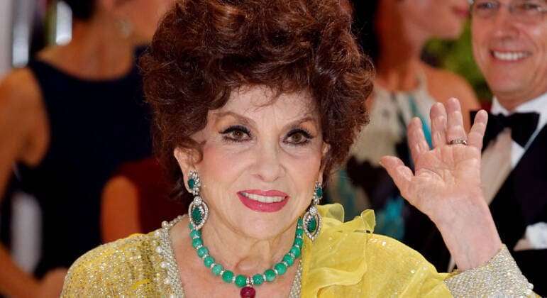 Gina Lollobrigida, atriz italiana e símbolo sexual dos anos 50, morre, aos 95 anos