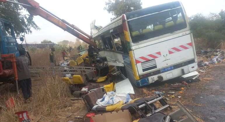 Batida entre dois ônibus deixa 38 mortos e 87 feridos no Senegal