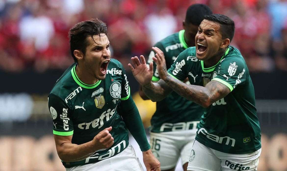 Palmeiras vence o Flamengo e conquista Supercopa