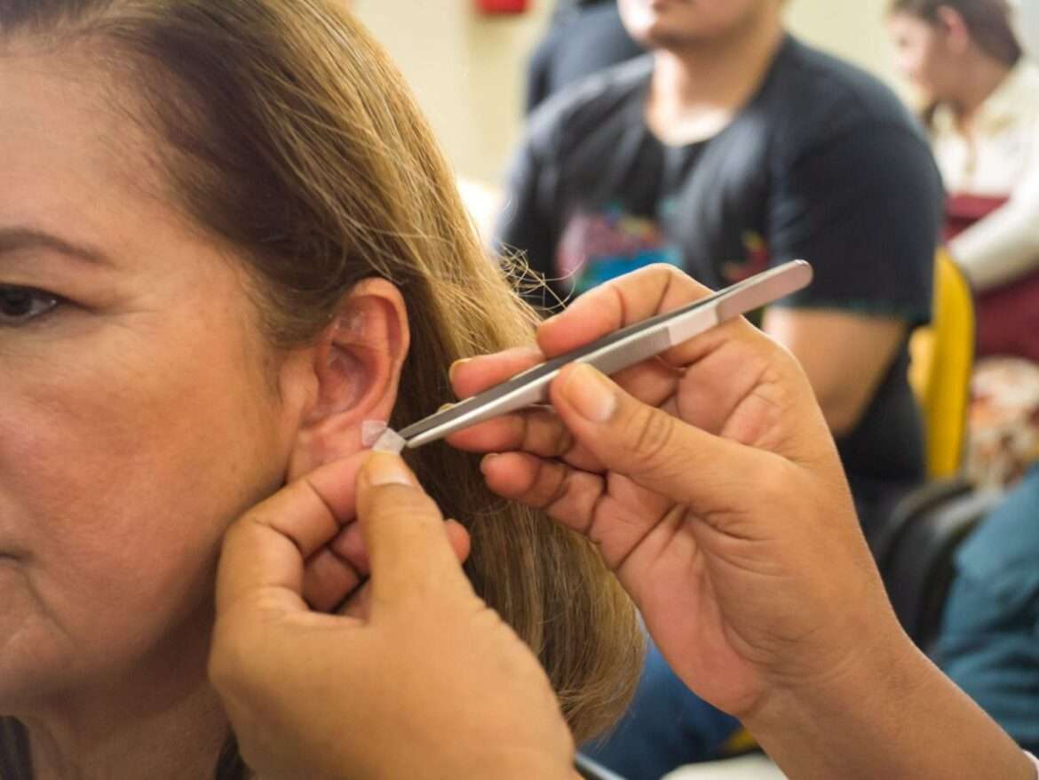 Prefeitura promove prática de auriculoterapia para qualificar oferta do serviço na Atenção Primária de Manaus