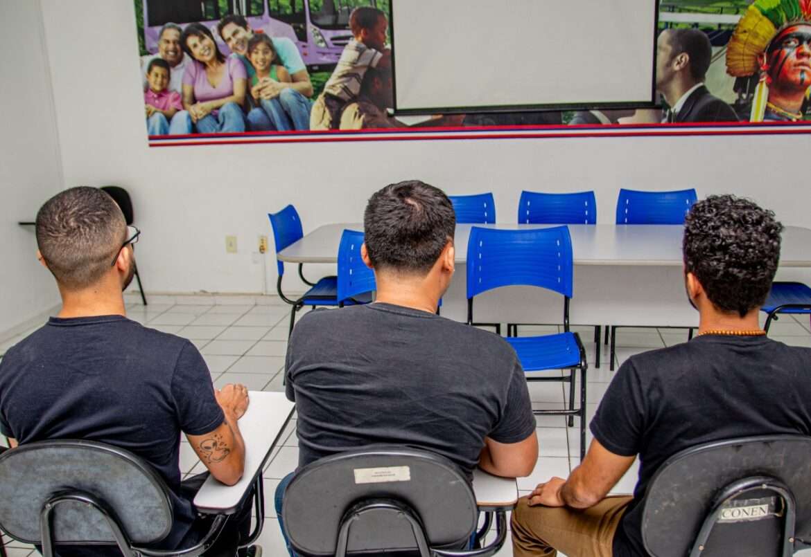 Lei Maria da Penha: Sejusc oferece reeducação e reabilitação aos cumpridores de pena