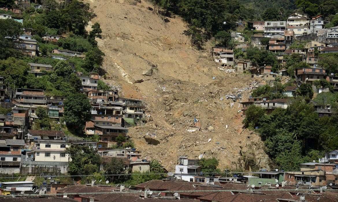 Quase 4 milhões de pessoas vivem em áreas de risco no Brasil 