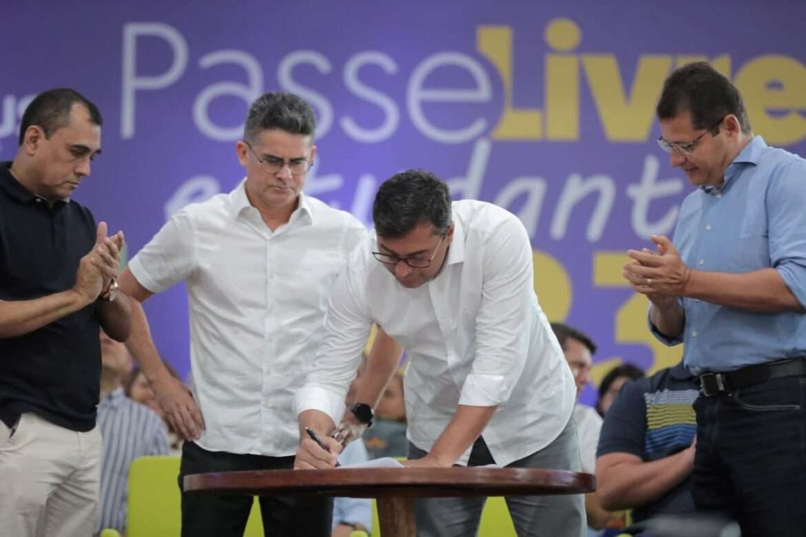 Governador Wilson Lima e prefeito David Almeida renovam convênio entre Estado e Município para o Passe Livre 2023