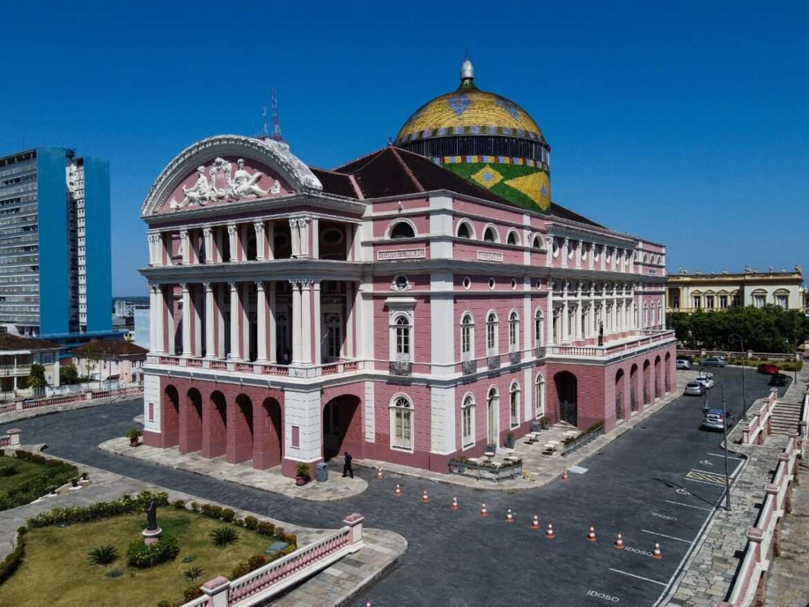 Teatro Amazonas é apontado como edifício mais bonito do Brasil