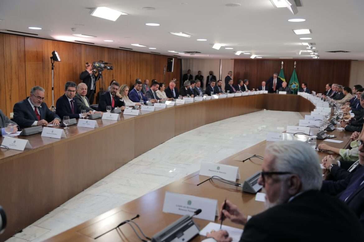 Em Brasília, Wilson Lima participa de reunião com governadores dos 26 estados e Distrito Federal