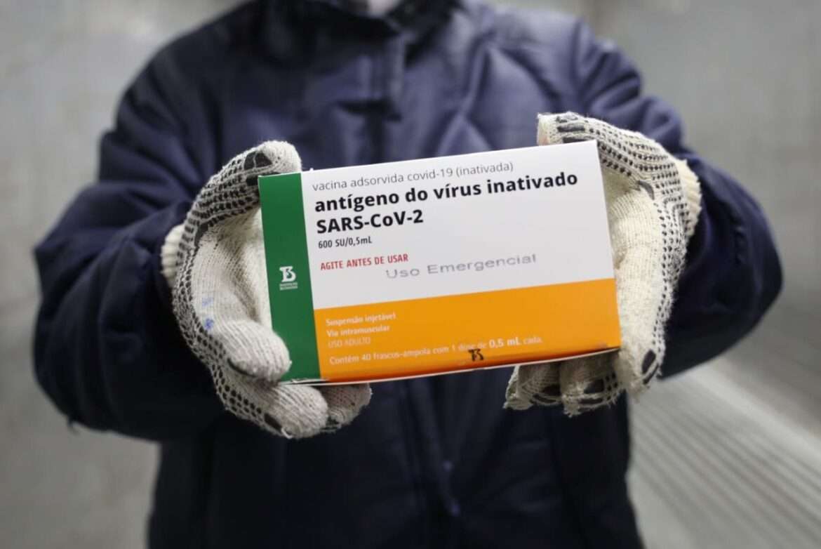Após dois anos de vacina, Amazonas vê taxa de mortalidade por Covid-19 cair de 24,6 para 0,07 por 100 mil habitantes