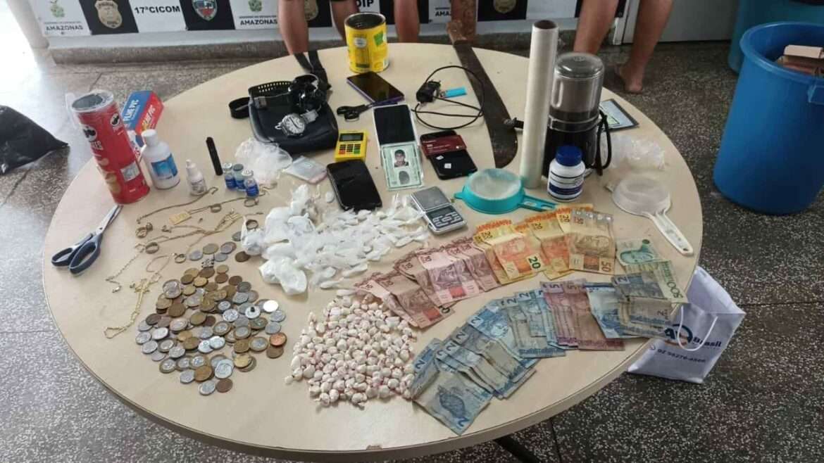 Polícia prende trio que comercializava entorpecentes no bairro Lírio do ValePolícia prende