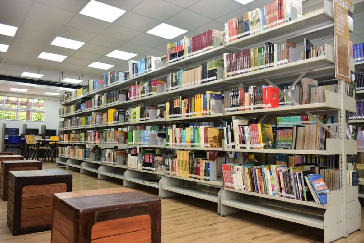 Escola Normal Superior da UEA inaugura biblioteca revitalizada