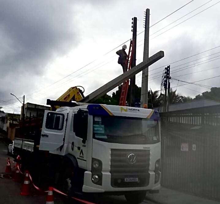 Bairro Aleixo recebe novos postes e rede elétrica