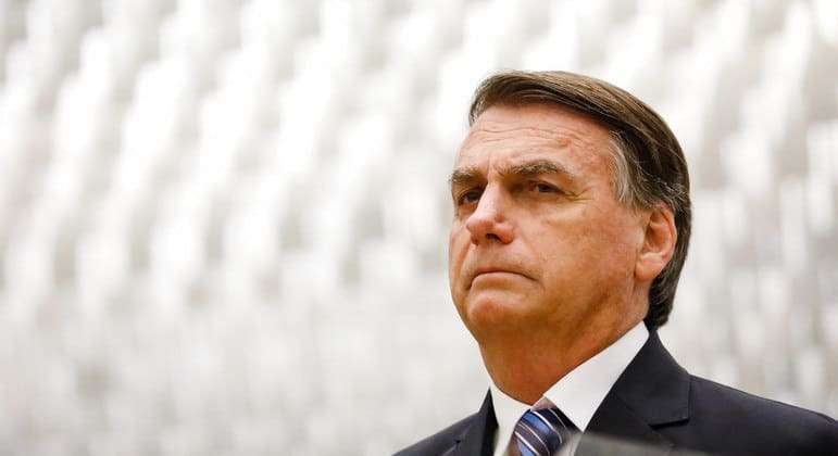 Bolsonaro é internado nos Estados Unidos após sentir 'dores abdominais