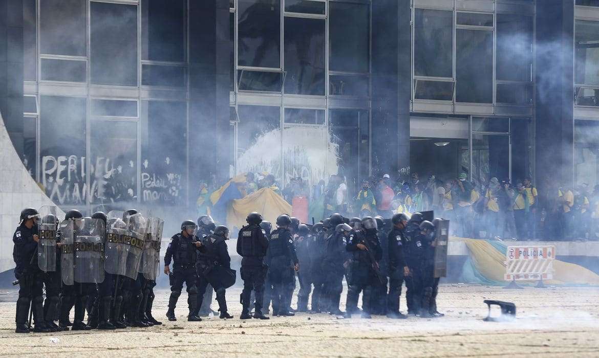 Moraes proíbe a entrada de ônibus com manifestantes no DF