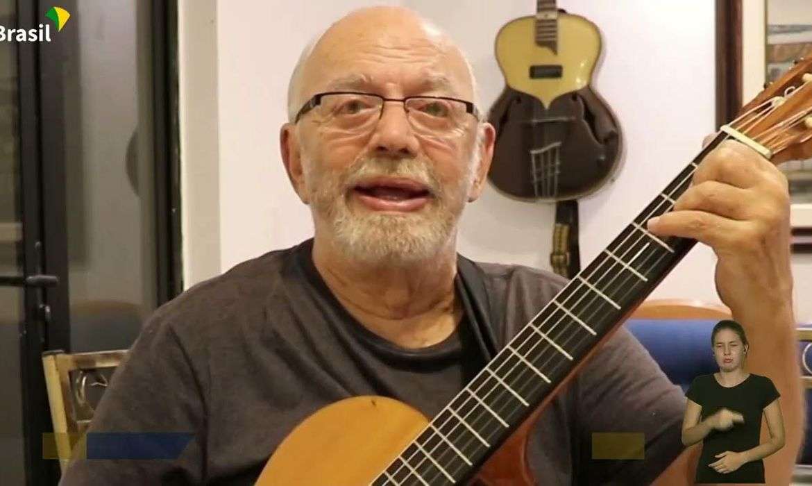 Aos 78 anos, morre no Rio o cantor e compositor Carlos Colla