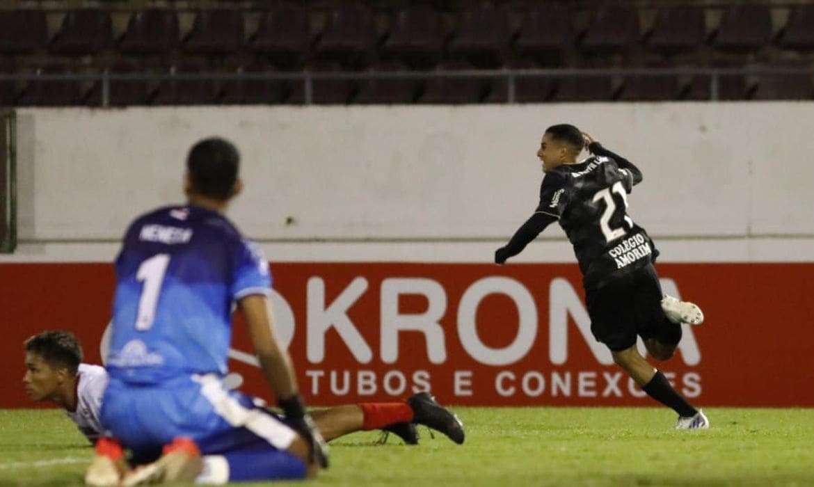 Copinha: Corinthians arranca vitória para permanecer 100%