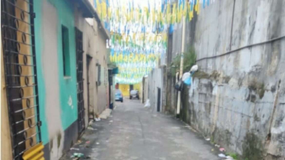 Homem é executado com mais de dez tiros em beco do Alvorada