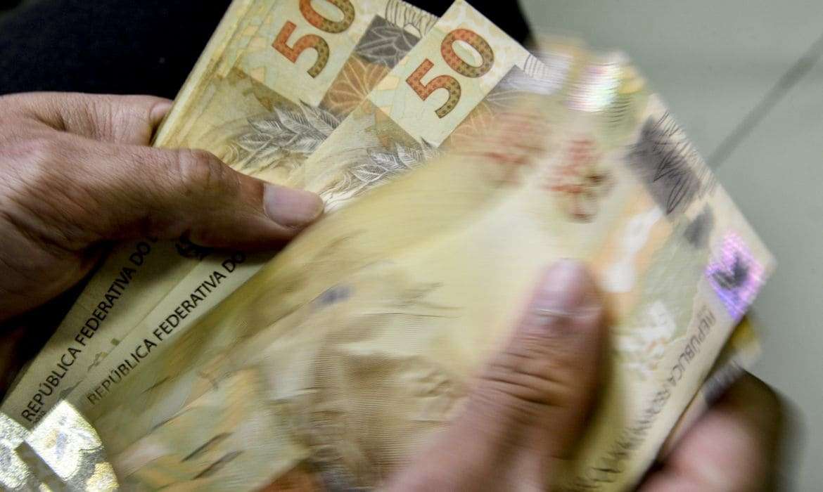 Salário mínimo de R$ 1.320 começa a valer hoje 