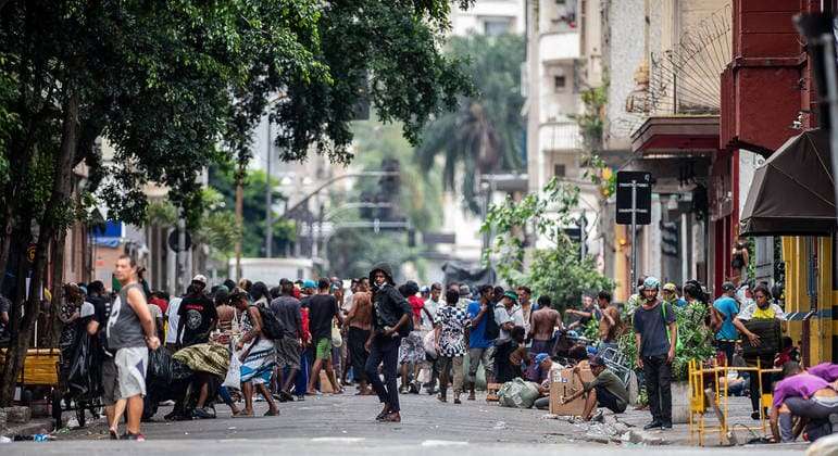 Seis em cada dez pessoas que frequentam a Cracolândia vivem há pelo menos cinco anos no local