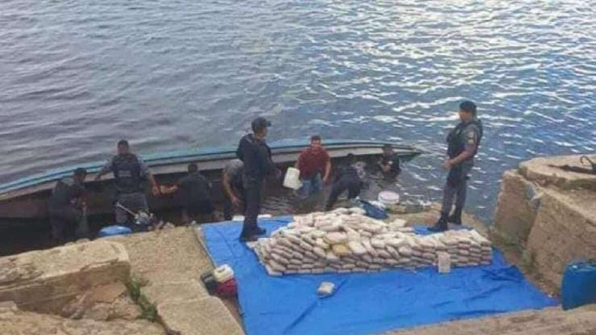 Canoa tomba e casal colombiano é preso com motor roubado e muita droga em Barcelona