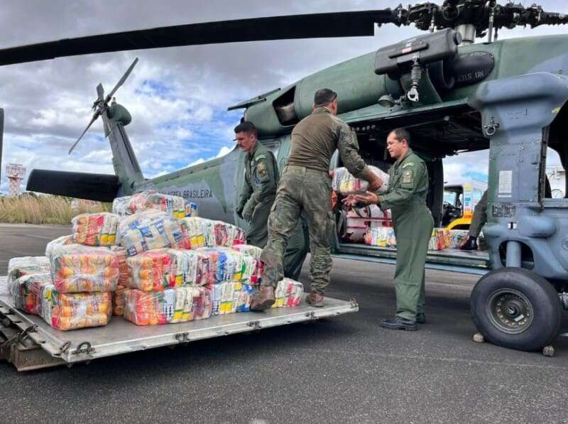 Governo distribui 4 toneladas de alimentos para comunidades ianomâmi