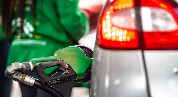 Litro da gasolina fica R$ 0,23 mais caro a partir de hoje nas distribuidoras
