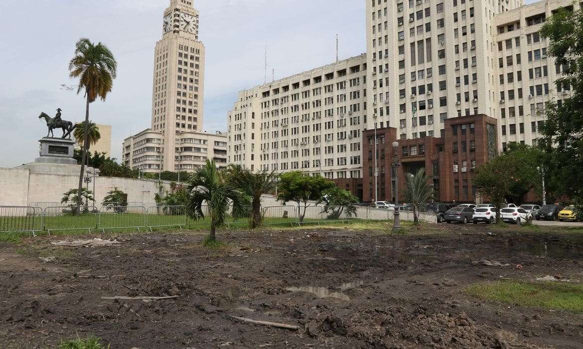 Comlurb recolhe 22 toneladas de lixo em acampamento desmontado no Rio