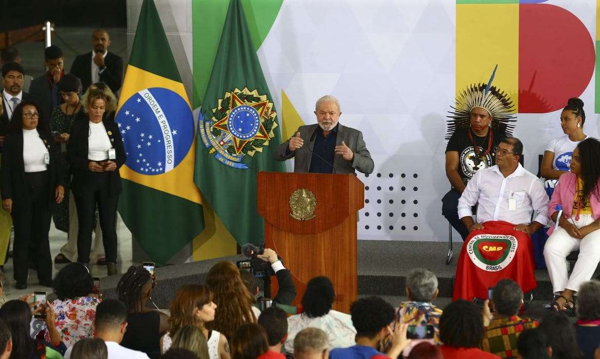 Presidente assina decreto que cria o Conselho de Participação Social