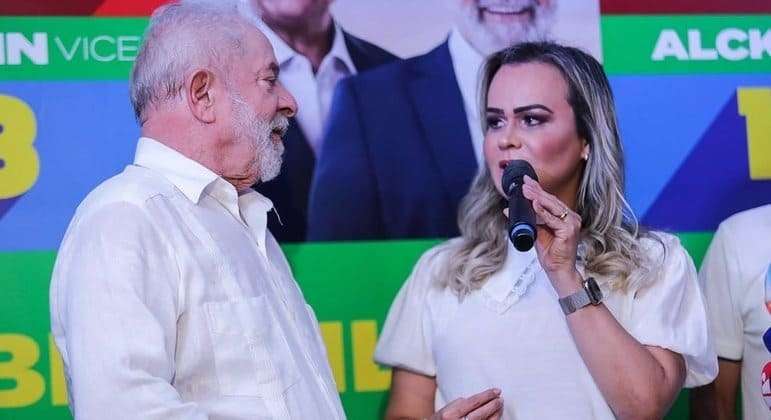 Ministra de Lula pagou serviços a ex-assessor de prefeitura chefiada pelo marido dela