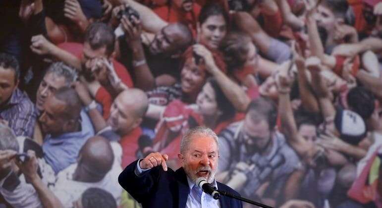 Lula defende modelo econômico da ditadura cubana e critica bloqueio