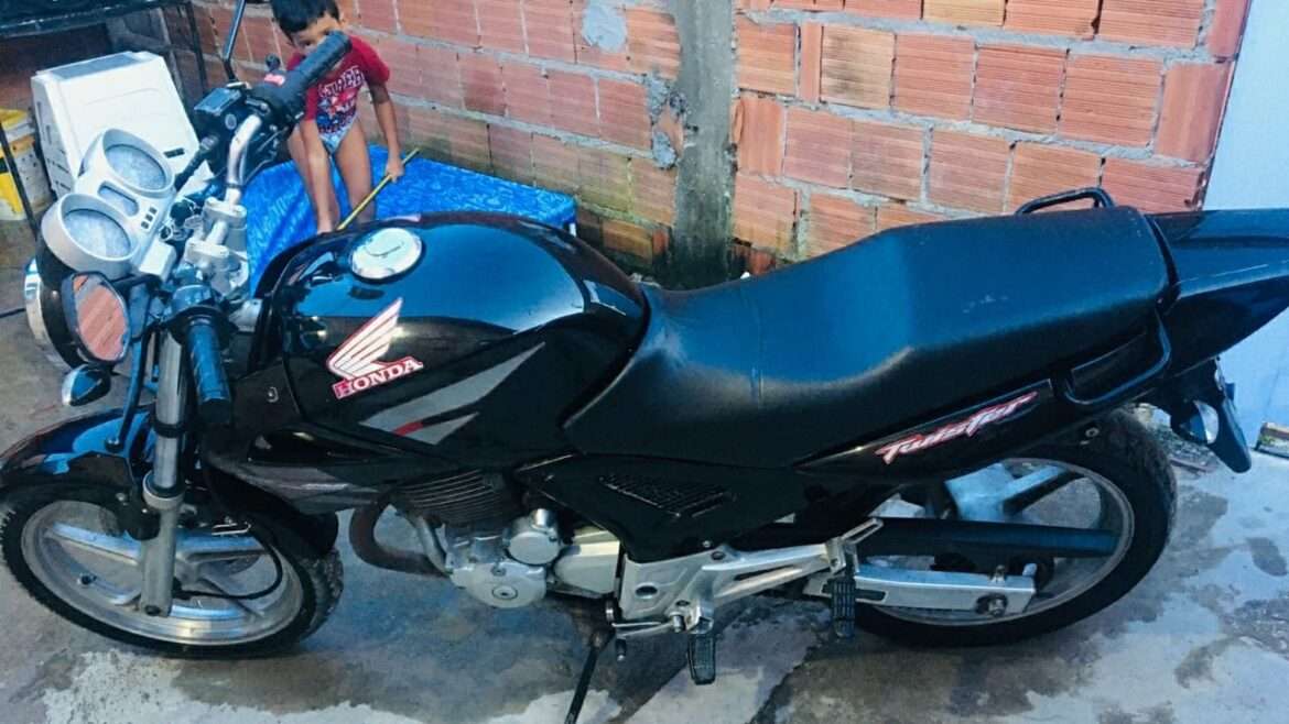 Motocicleta é furtada ás 6 h no bairro Alvorada