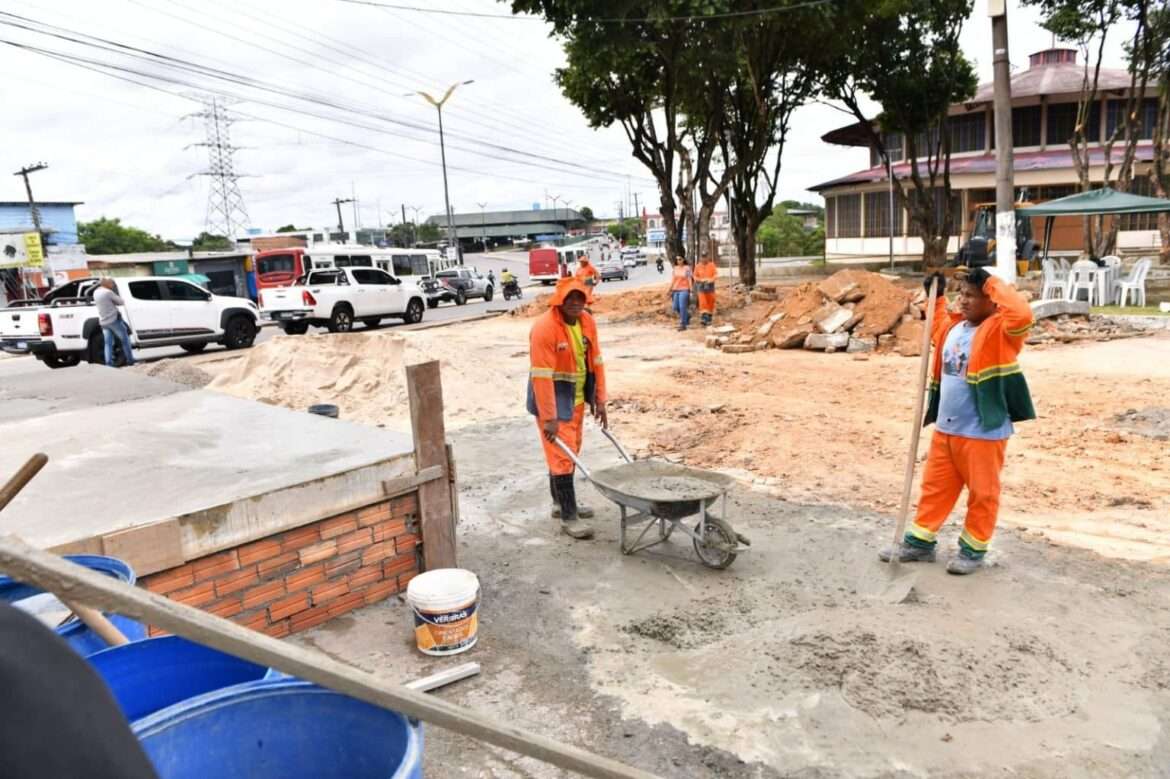 Prefeito David Almeida anuncia revitalização da praça Padre Pedro Vignola no bairro Cidade Nova