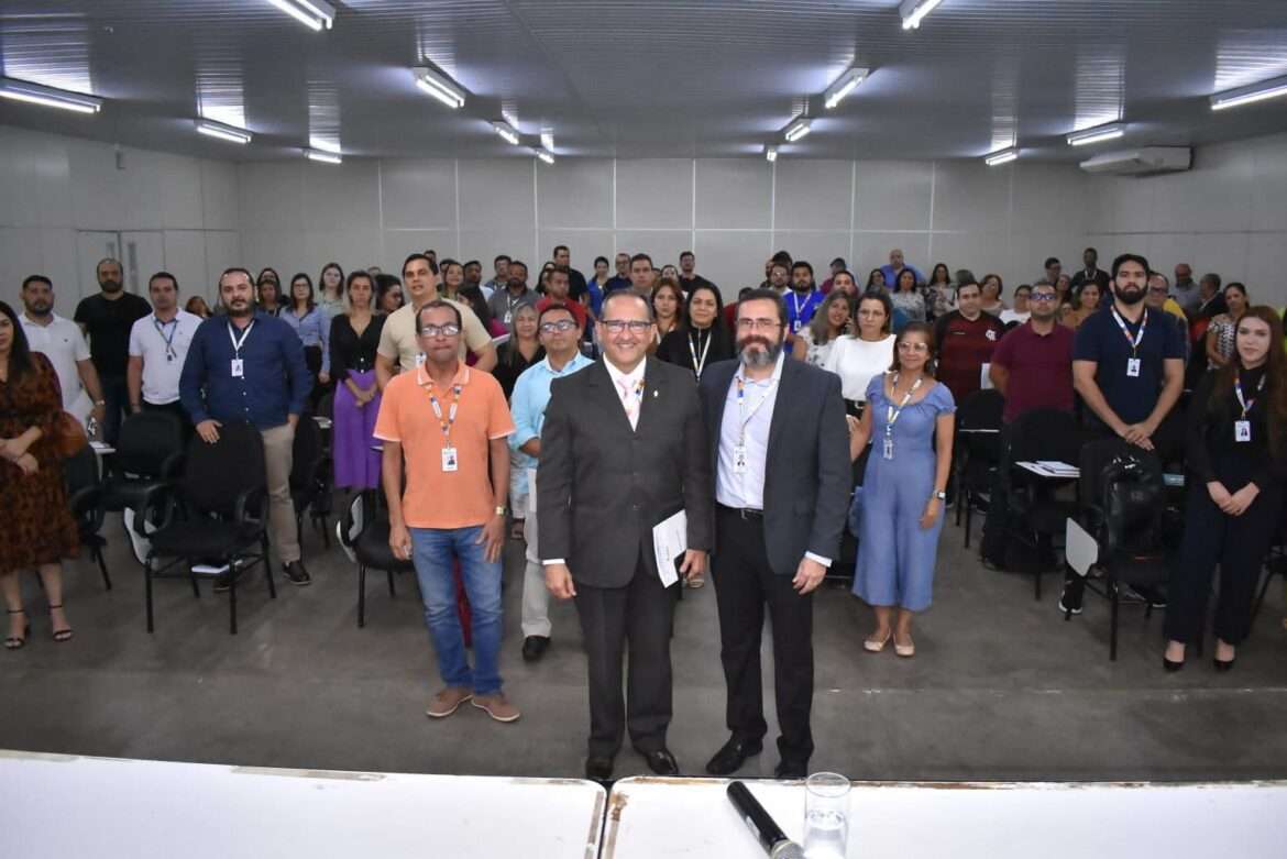 Prefeitura de Manaus promove curso de atualização sobre a nova lei de licitação e contratos