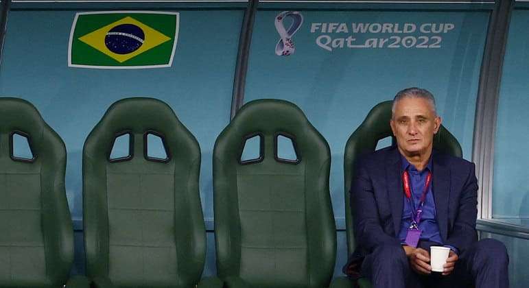 Tite deixa a seleção. Fracasso em duas Copas. Seis anos desperdiçados. Sem herança. Sai milionário, mas menor como treinador