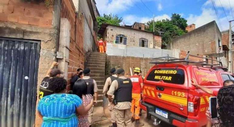 Casa desaba e três pessoas morrem soterradas em Caratinga (MG) 