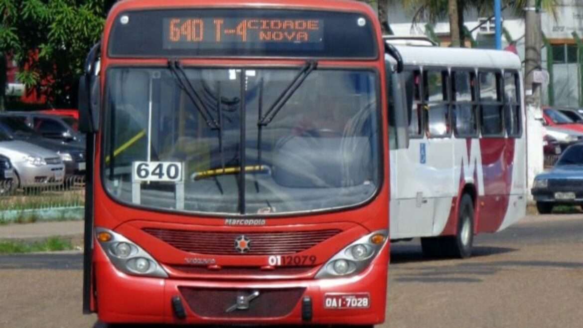 Assaltantes tocam o terror e esfaqueiam passageira em ônibus