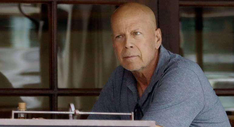 Bruce Willis não reconhece mais a mãe e tem comportamento agressivo, diz familiar