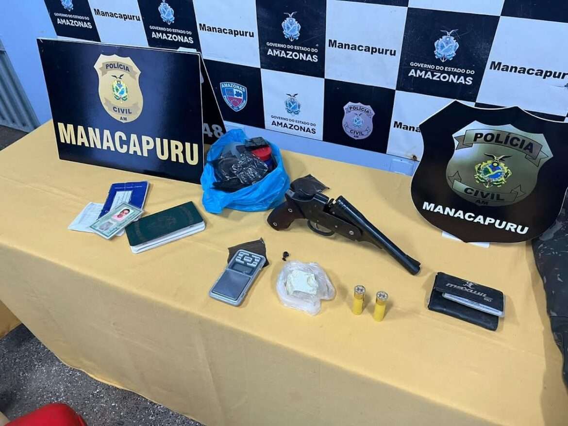 Polícia recupera objetos de embarcação e bens materiais roubados de barco no rio Manacapuru