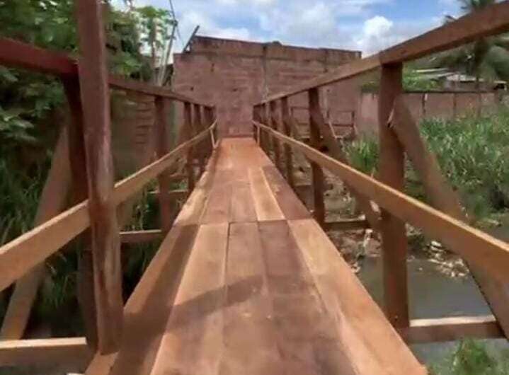 Vídeo: moradores agradecem ao prefeito David Almeida pela reconstrução de ponte, no Campos Sales