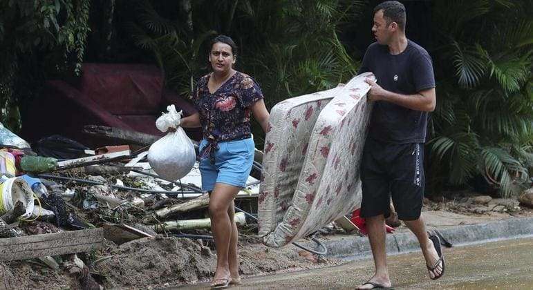 Sobe para 48 o número de mortos no litoral norte paulista devido aos deslizamentos