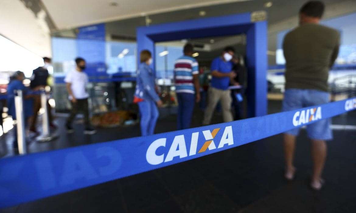 Caixa começa a pagar hoje abono salarial de 2021