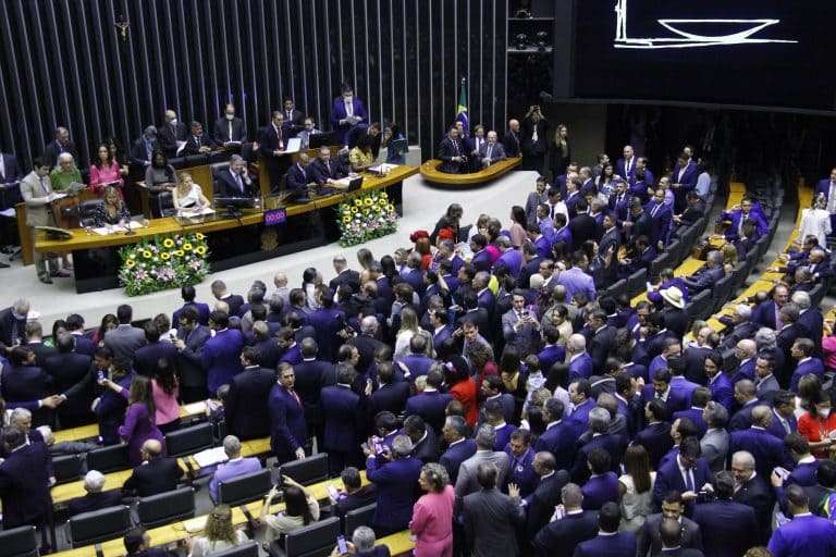 Bloco com 21 partidos e 496 deputados é formado para disputar a presidência da Câmara