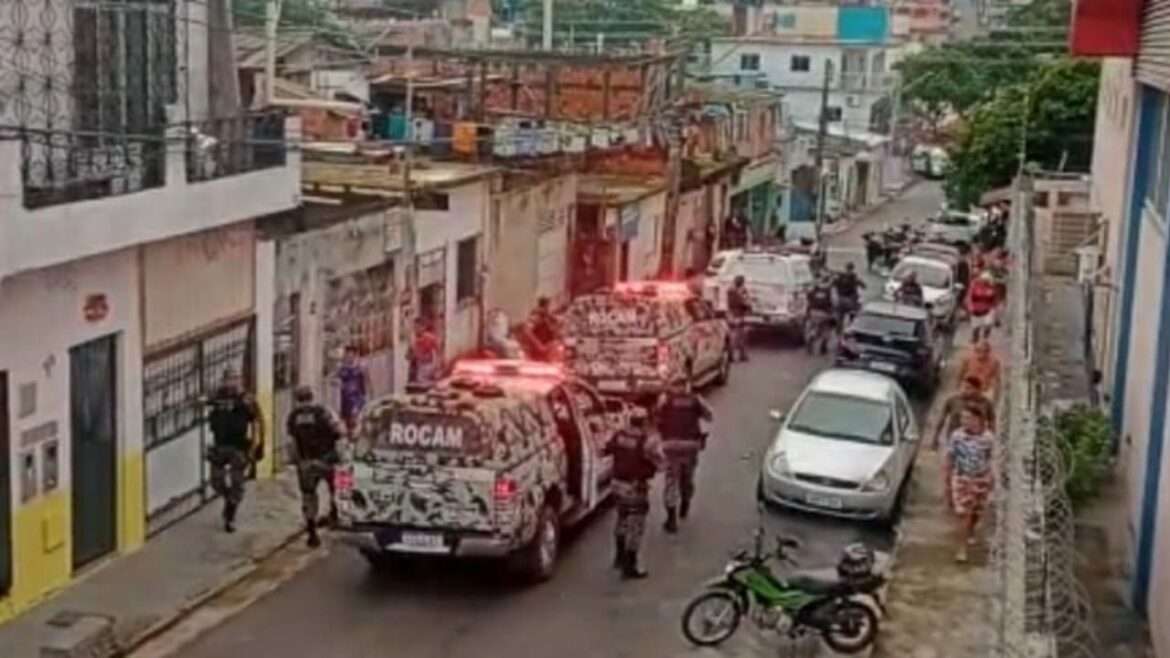 Criminosos roubam carro da água de Manaus e fazem funcionários reféns no bairro Vila da Prata