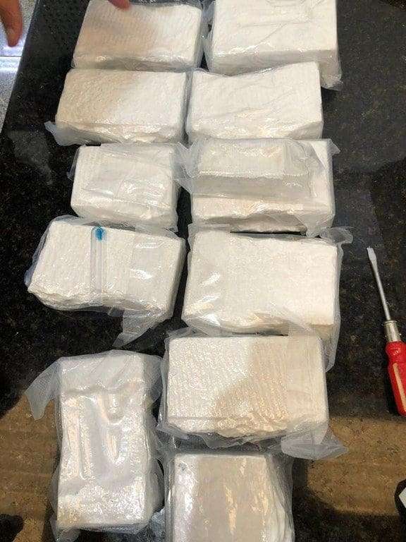 Passageiro é preso em aeroporto com cocaína em bagagem