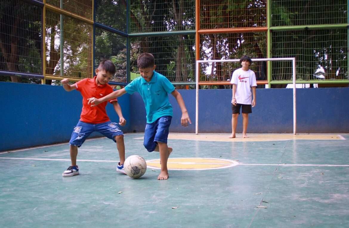 Prefeitura promove tarde de brincadeiras no encerramento da colônia de férias do Cras São José IV