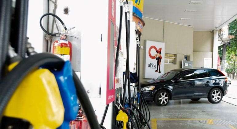 Governo é pressionado a manter isenção de tributos federais sobre gasolina e etanol